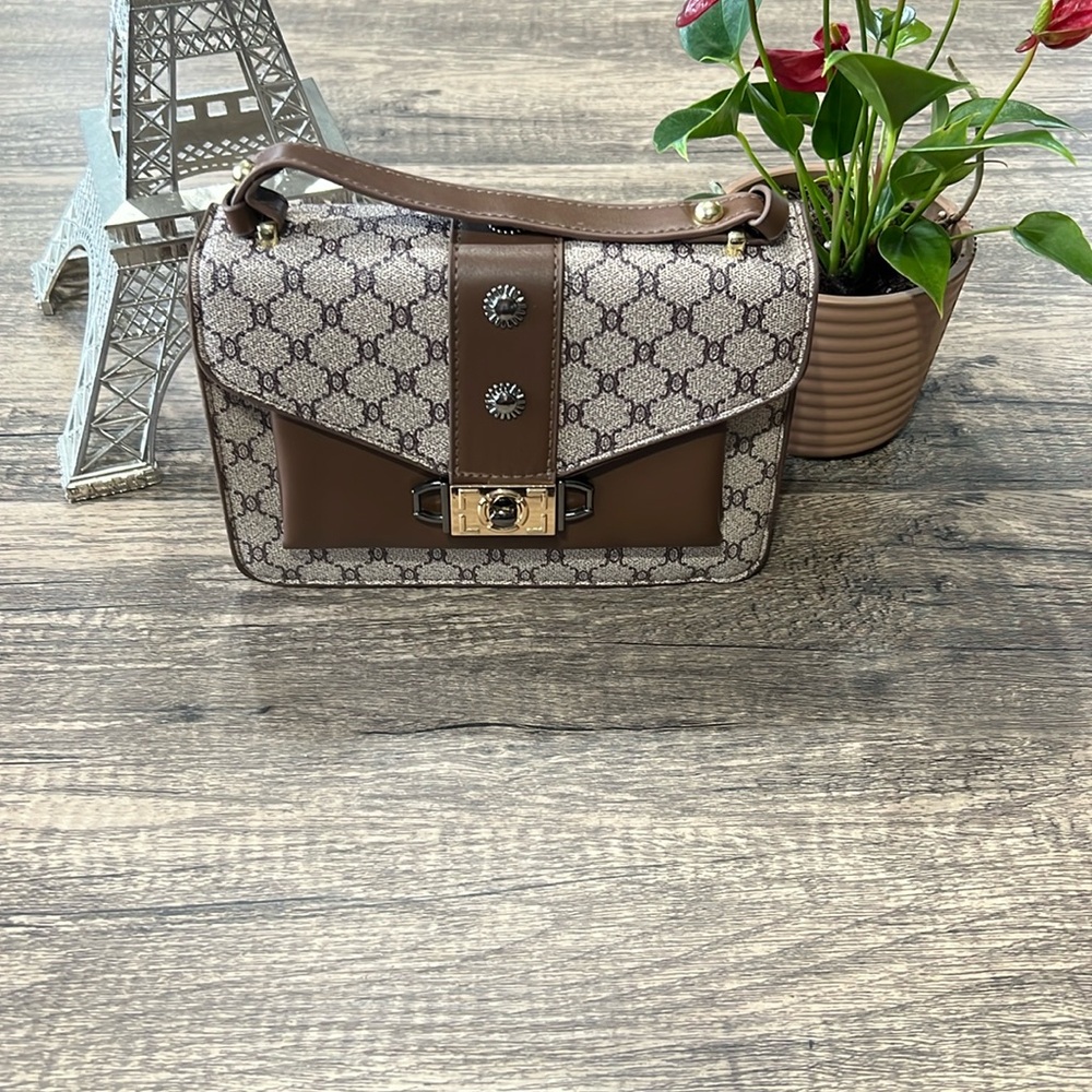 #12. Retro pattern crossbody